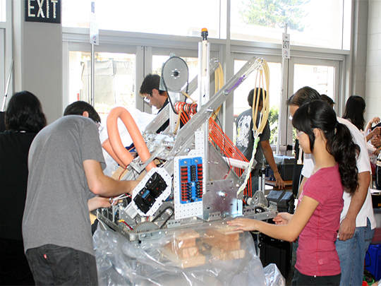 ActioNet Supports Pearl City High School’s Robotics Team